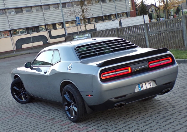 Dodge Challenger cena 92000 przebieg: 151000, rok produkcji 2016 z Gostynin małe 562